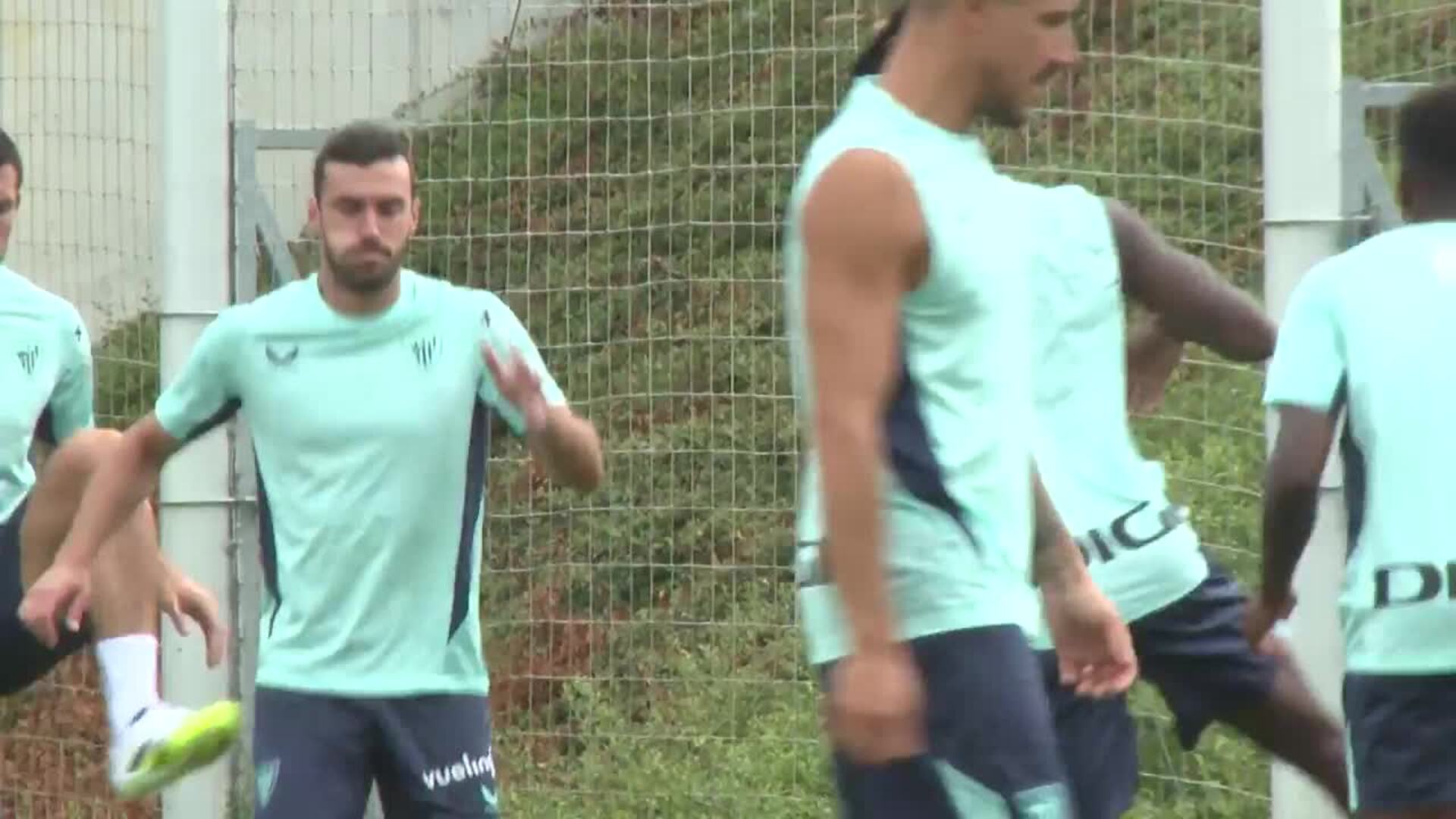 Nico Williams comienza la pretemporada del Athletic en Lezama