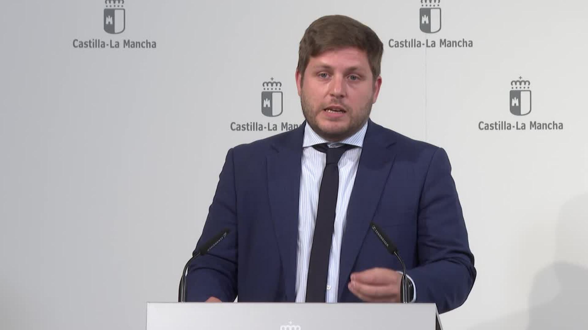 C-LM advierte a Transportes que no puede gestionar rutas autobús "como si fuera una empresa"