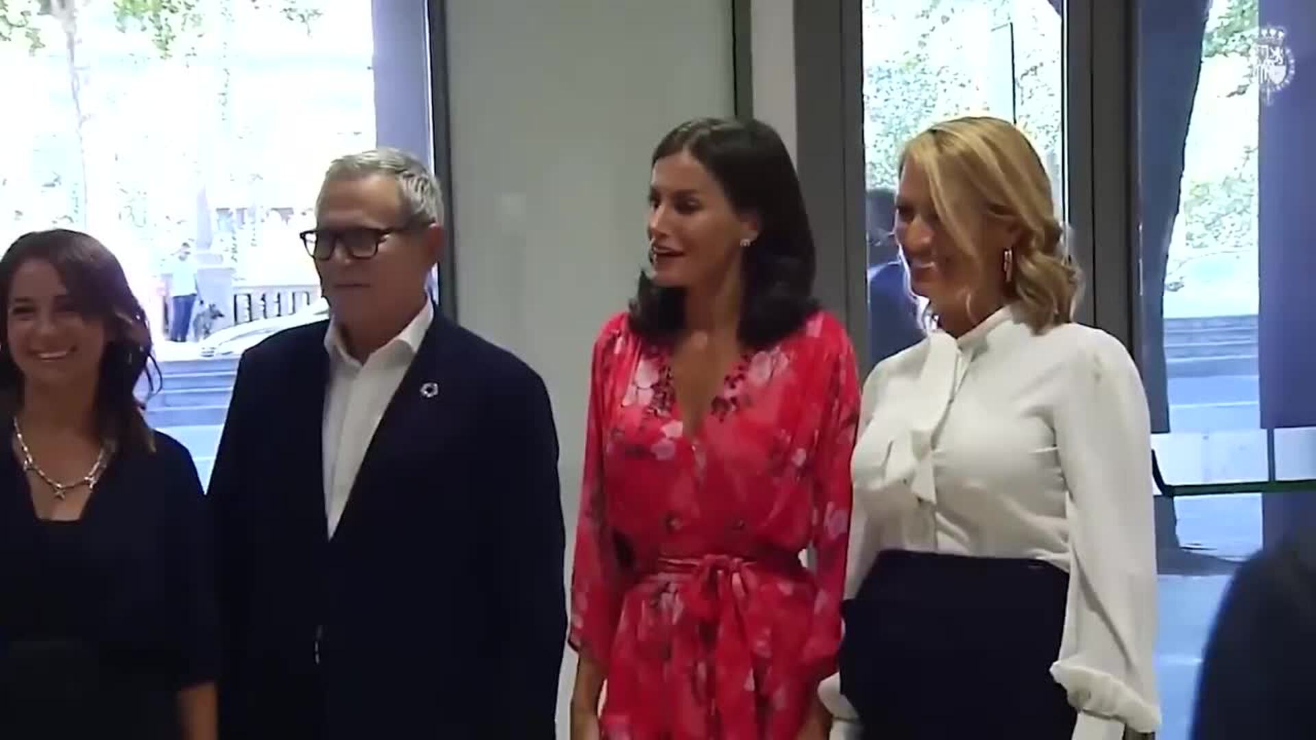 La Reina Letizia arrasa en Tenerife con su vestido veraniego más favorecedor
