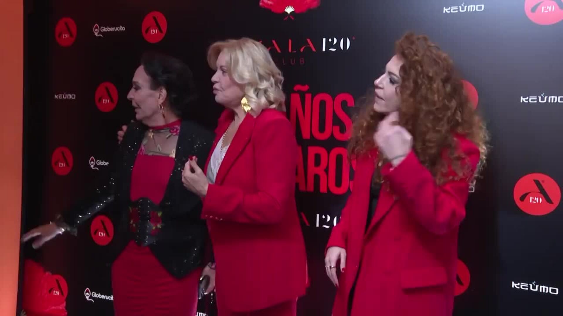 Benita reaparece en silla de ruedas y emocionada: 