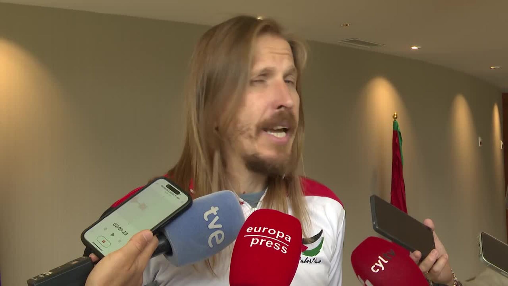 Podemos llama a "bloquear" y evitar que finalice la contrarreloj de la Vuelta en Va