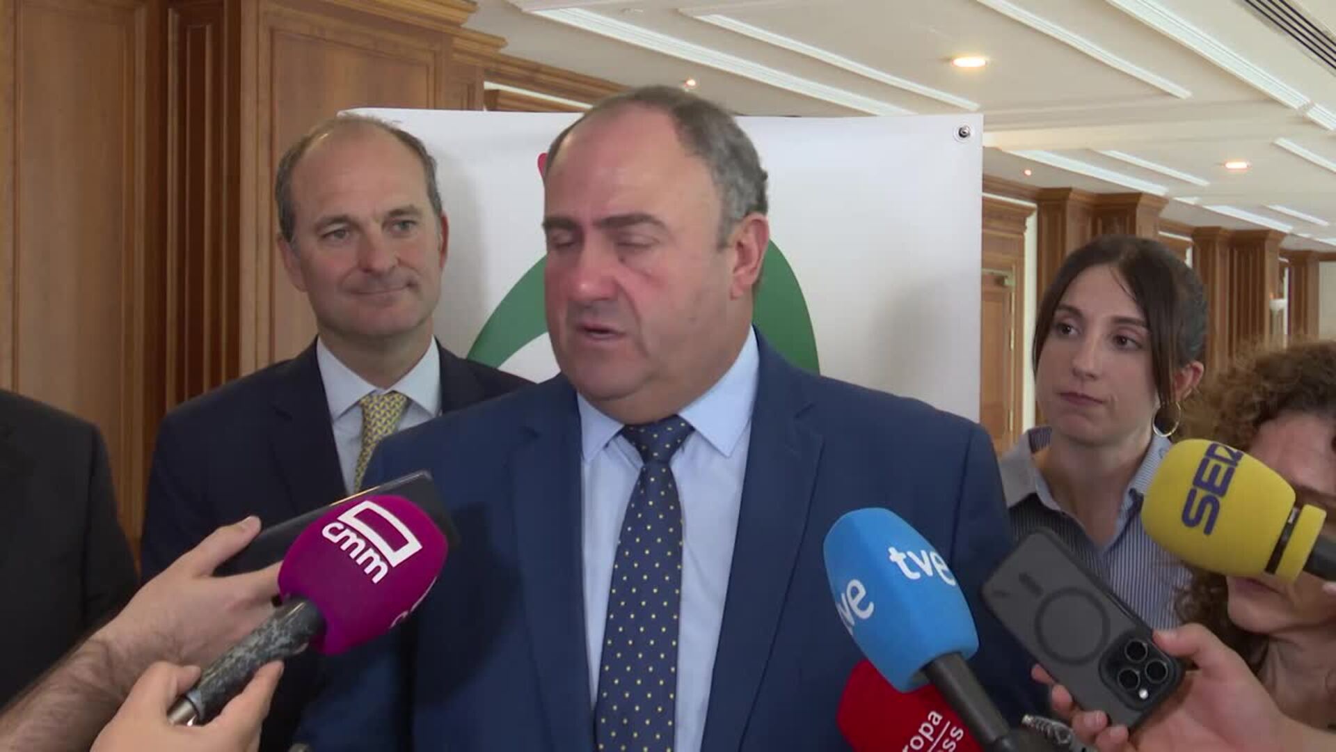 Lizán pide a ganaderos de C-LM ser "precavidos" al traer terneros de Cataluña