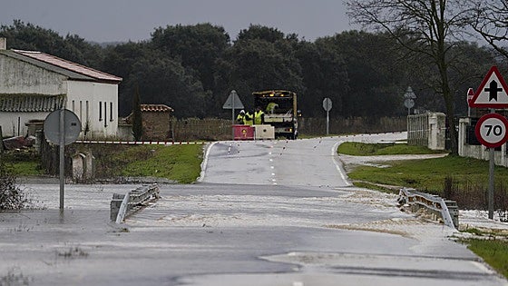 Cortan una carretera en Zamora por inundación y varias permanecen afectadas