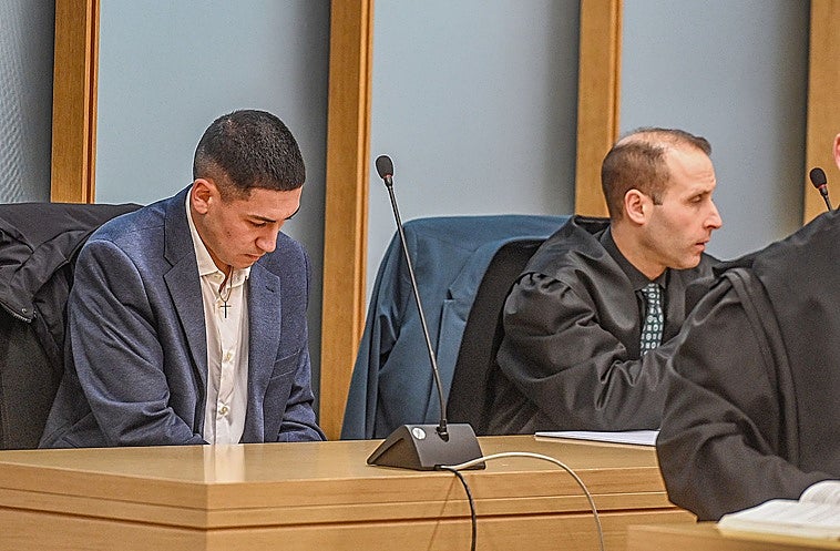 Los padres de Sergio Delgado abandonan la sala para no escuchar el perdón del acusado de matar a su hijo