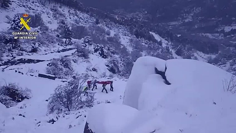 Muere el conductor de un quitanieves tras caer por una ladera en Ávila