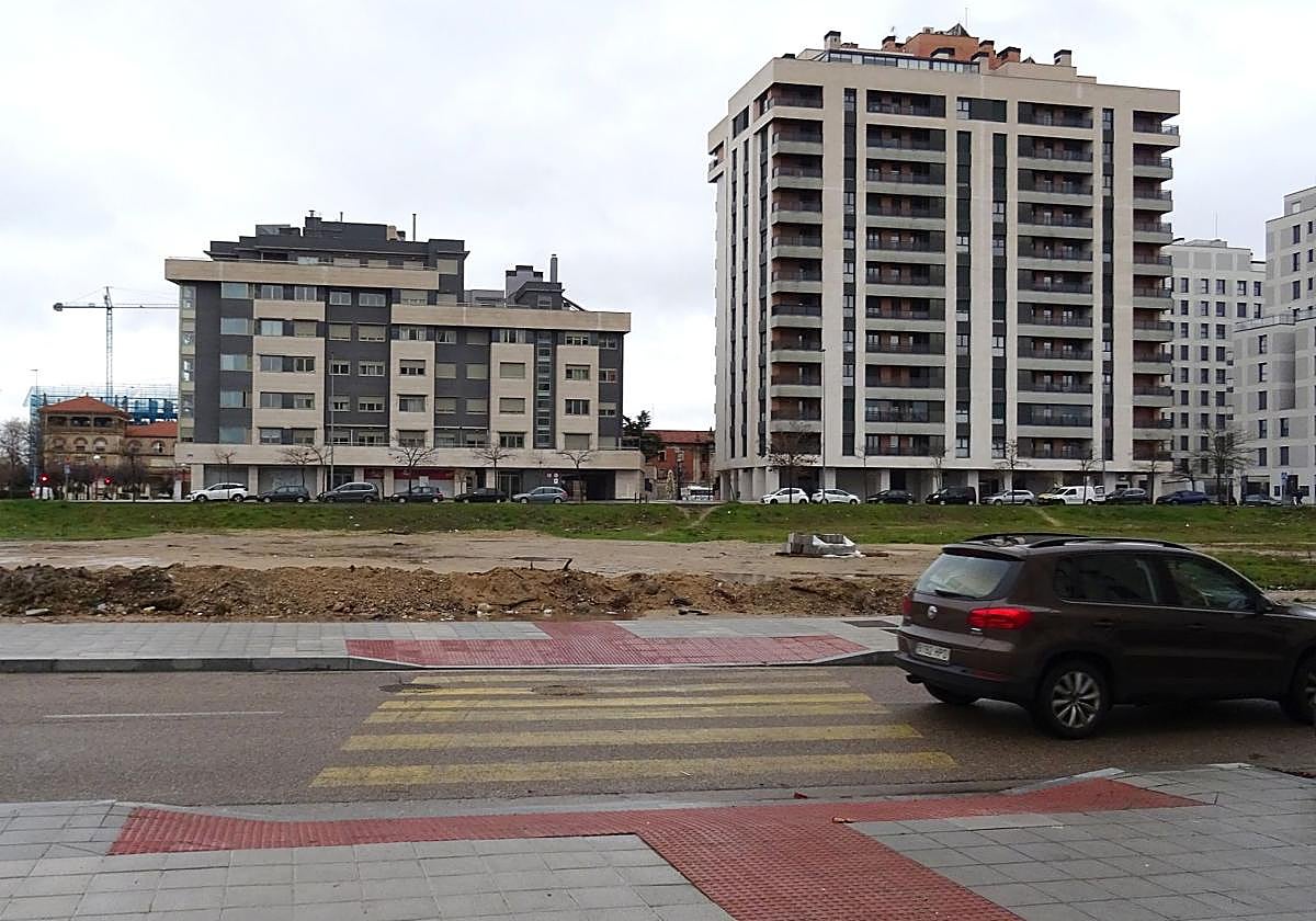 El Ayuntamiento impide aparcar en el solar del fallido museo del cine pese a que carece de uso