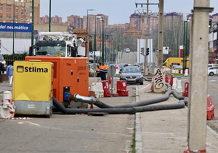 Las obras en Argales mutan y complican más la entrada de vehículos pesados al polígono