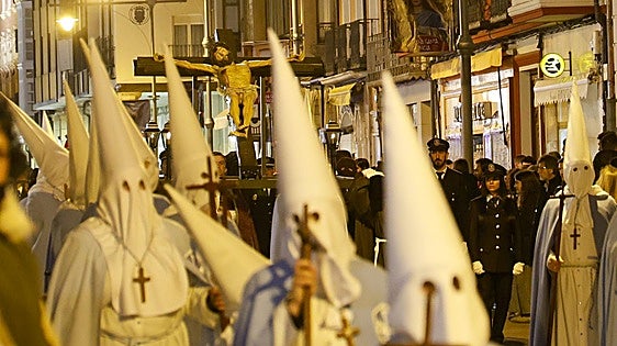 La Pasión se desata con el Jesús Crucificado de Alejo de Vahía