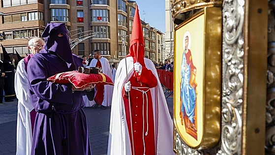 El reo implora el indulto ante el Cristo de la Misericordia y Nuestra Señora del Perdón