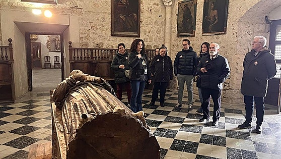 Las visitas guiadas organizadas por la Hermandad recorren las cofradías