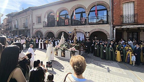 Tradición y emoción en el Encuentro del Domingo de Resurrección en Olmedo