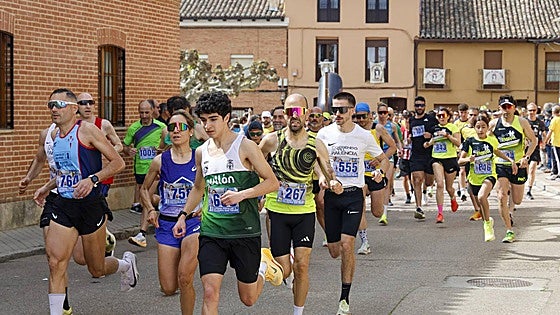 Récord solidario en Frómista con 1.430 corredores y 9.000 euros contra el Párkinson