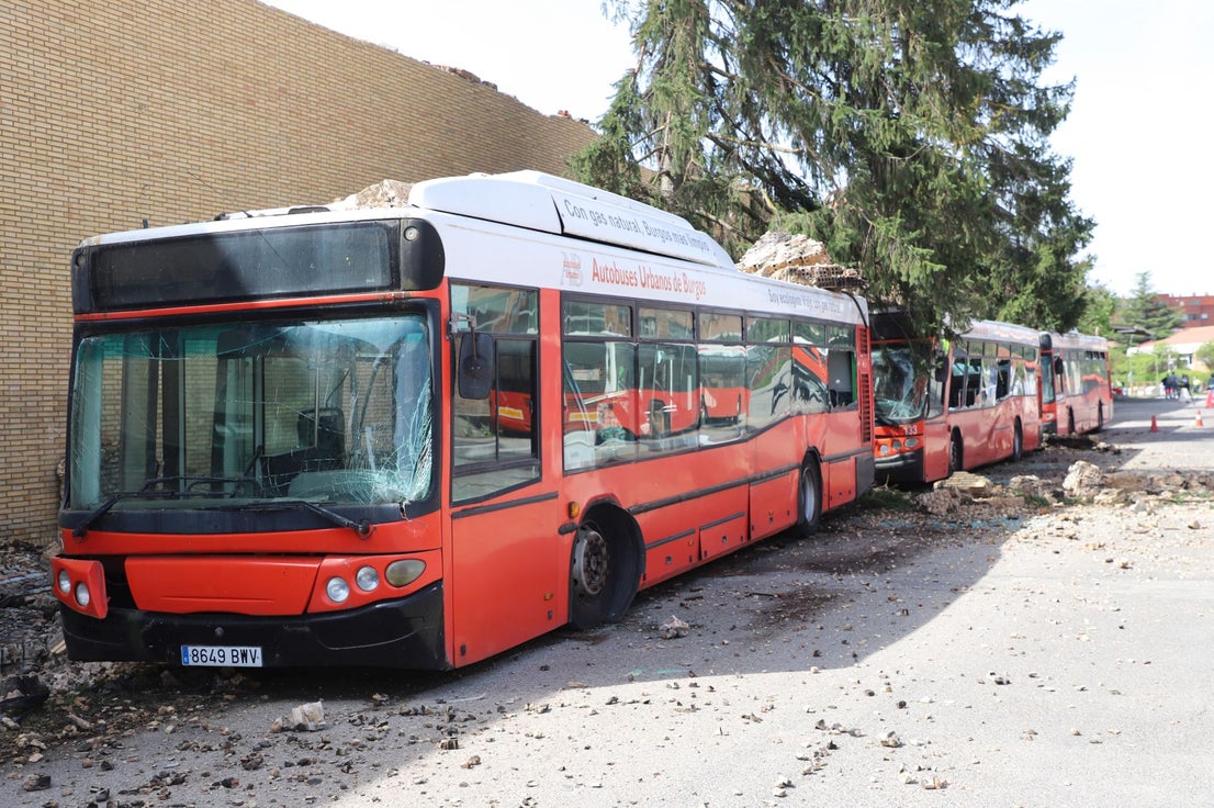 Así han quedado la cochera de los autobuses municipales de Burgos ...