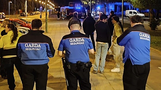Las fotos del incendio que ha arrasado las cocheras de los autobuses urbanos de Burgos
