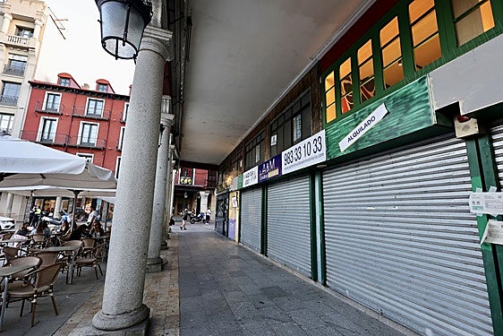 El Real Valladolid vuelve a la Plaza Mayor con su nueva tienda oficial para ocupar el local de un comercio histórico
