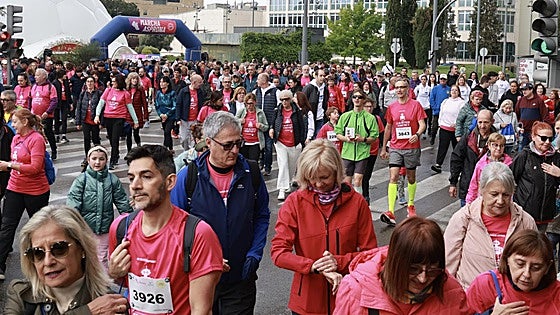 La lluvia respeta la solidaridad de los 4.300 andarines inscritos en la 49 Marcha Asprona