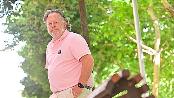 Rian Butcher deja la presidencia de El Salvador seis años después