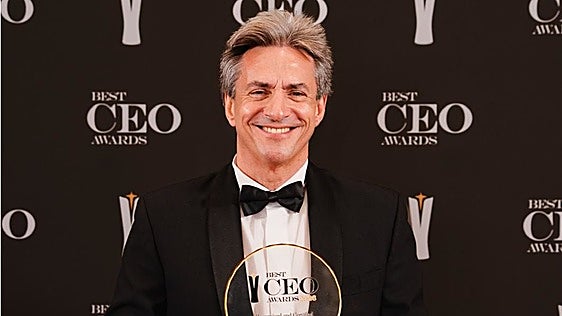 Luis Sambucety, entre los mejores directivos por su liderazgo en Dentalios