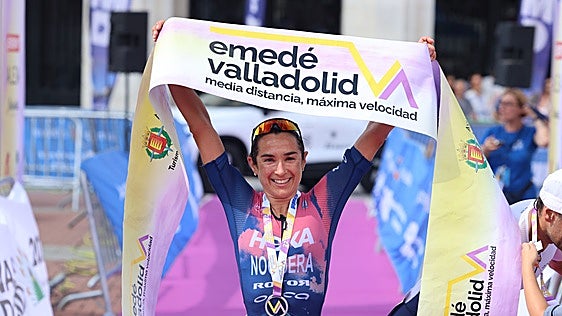 Mikel Ugarte y Anna Noguera se coronan en el estreno del EMEDÉ Triatlón Valladolid