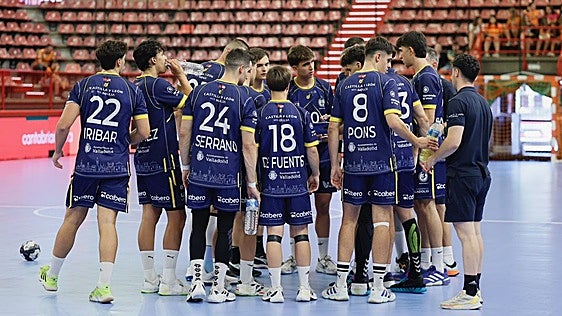 El Recoletas Atlético encaja dos derrotas en el triangular de Torrelavega