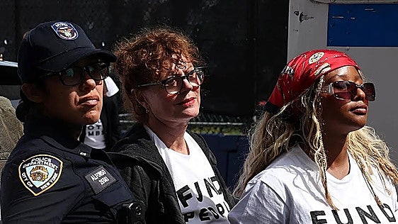 Detienen a Susan Sarandon durante una protesta contra Netanyahu en Nueva York