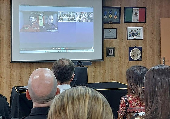 Robles conecta desde León con la UME en Venezuela: «Por favor, cuídense mucho»