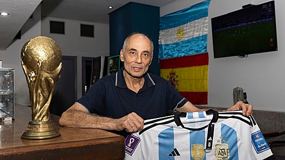Rodolfo Fernández, dueño de un local cónclave para los argentinos en Valladolid: «Gane quien gane estaré contento»
