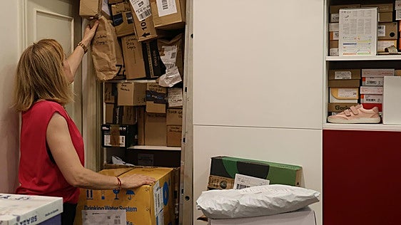 ¿Es rentable ser punto de recogida de paquetes? Los negocios de Valladolid hacen números: «Suma, pero exige mucho trabajo»