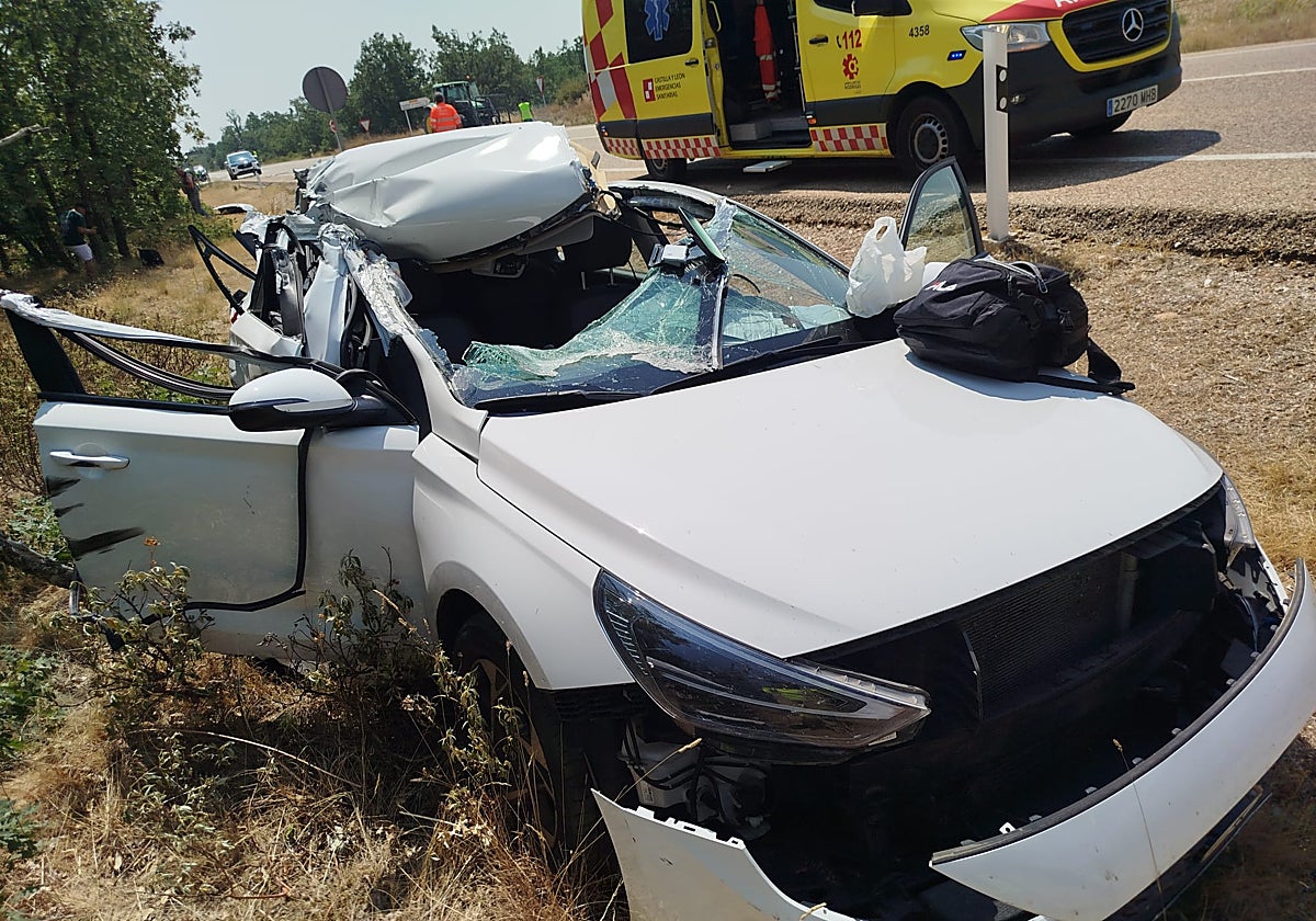 Muere un hombre en el choque entre un turismo y un tractor en <h3 class='enlacePalabraNoticia' onclick='opcionBuscarActualidad('Fresno de Cantespino','')' >Fresno de Cantespino</h3>