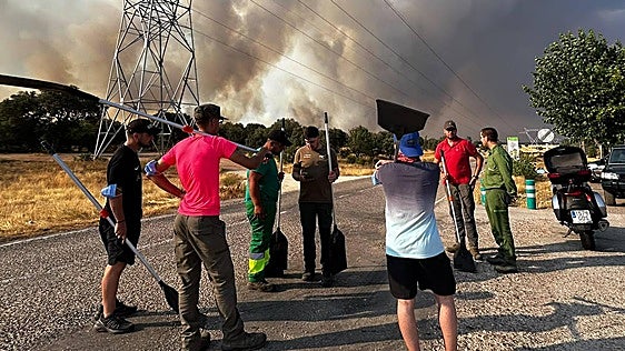 Los vecinos de Fermoselle pasan sus horas más difíciles con el recuerdo del incendio 2017