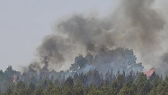 Evacuan tres pueblos y una urbanización por un incendio de IGR 2 en Vegas del Condado