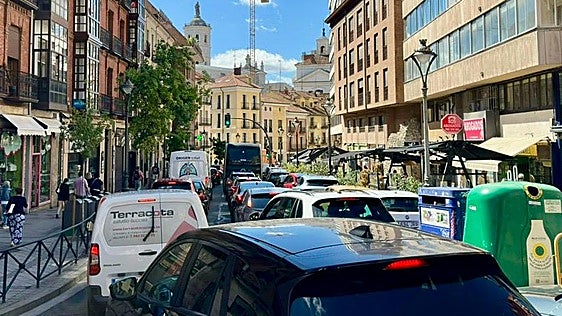 Un atascazo atrapa durante más de veinte minutos a decenas de conductores entre San Martín y Angustias