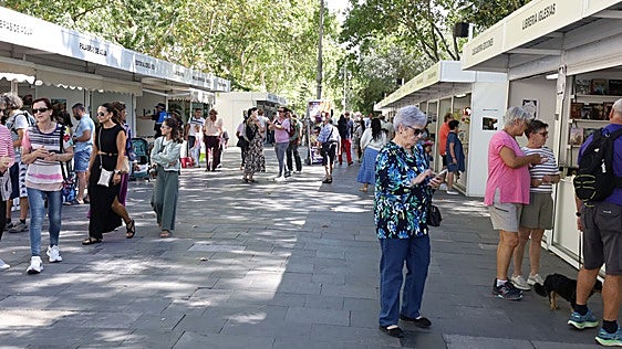 La Feria del Libro cumple medio siglo con 23 expositores y gran afluencia de público