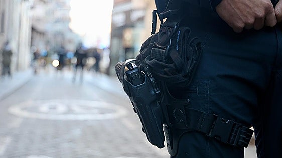 Un hombre se encarama durante más de horas a la azotea de un edificio en Ávila