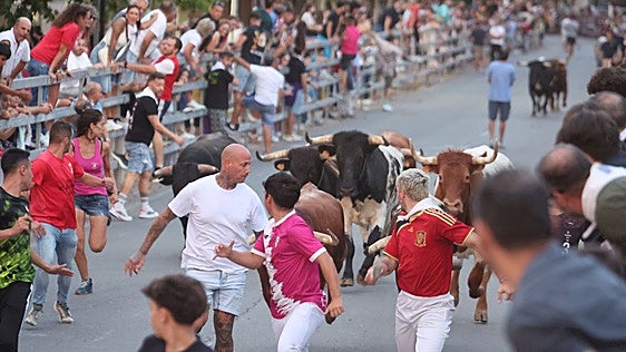 Medina del Campo llena de público sus calles y el coso para ver un segundo encierro por la tarde