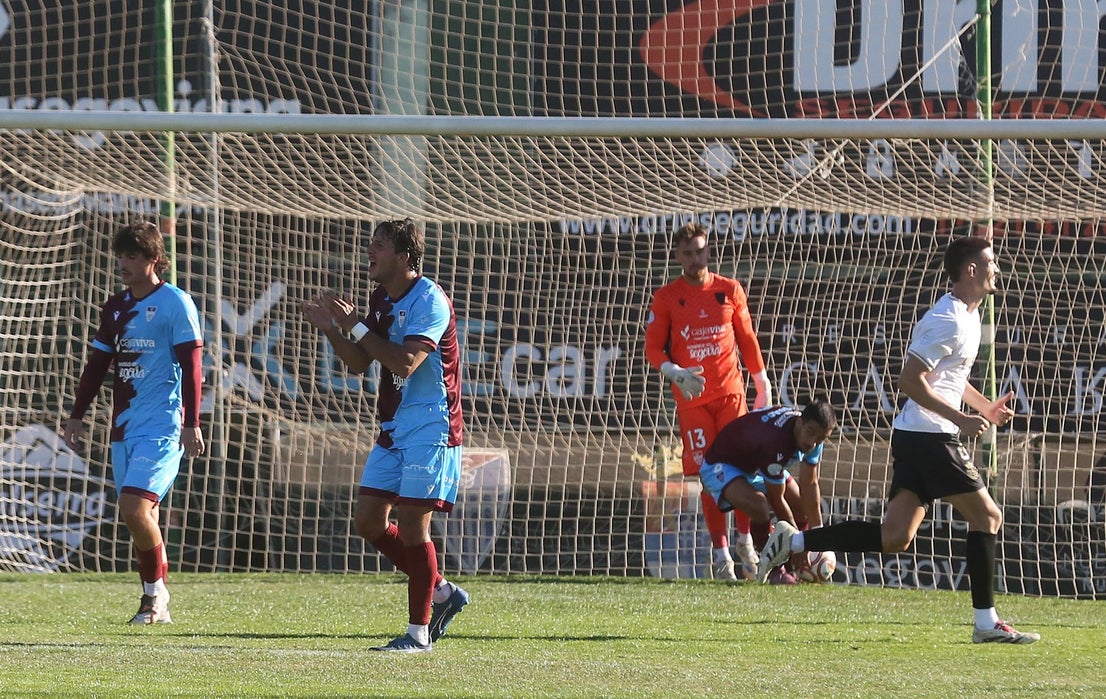 Fotos del partido entre la Segoviana y el Conquense