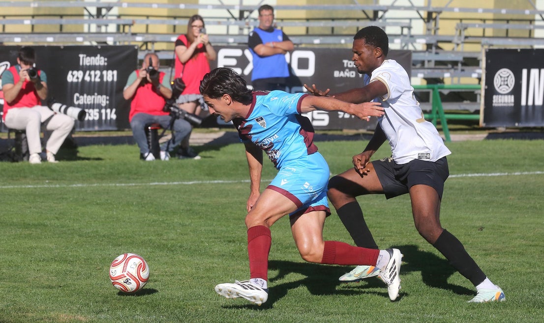Fotos del partido entre la Segoviana y el Conquense
