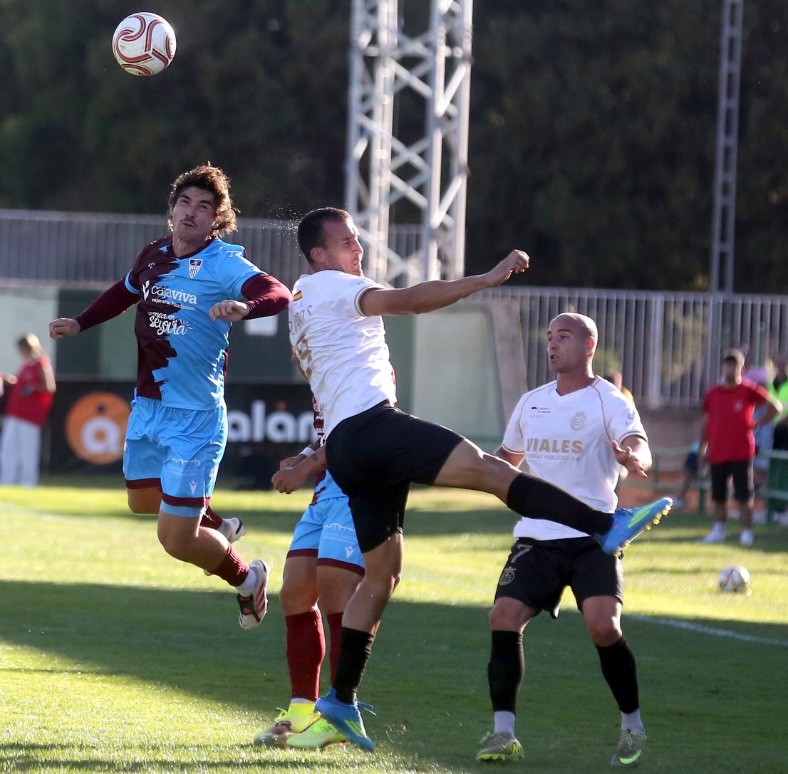 Fotos del partido entre la Segoviana y el Conquense