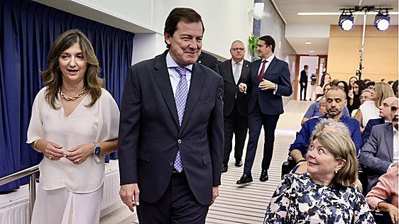 Mañueco inaugura el grado de Medicina en la Universidad de León, «un anhelo de 40 años»