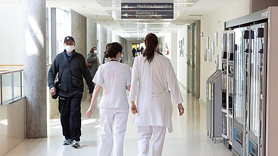 Hacienda deberá devolver el IRPF cobrado de golpe a médicos y enfermeras por los atrasos de la carrera profesional