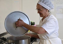 Feli Uña, cocinera del colegio Juan XXIII.
