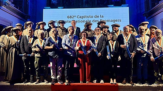 La Guilde Internationale des Fromagers entroniza en Fromago a once nuevos cofrades en su 682º capítulo