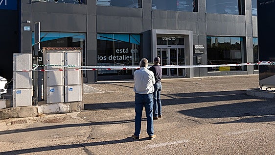 La incertidumbre tras el incendio del concesionario de Zaratán: «No sé si mi coche está quemado o no»