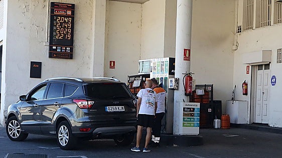 El transporte pide prorrogar ayudas y repercutir sobrecostes para frenar la «ruina» por el combustible