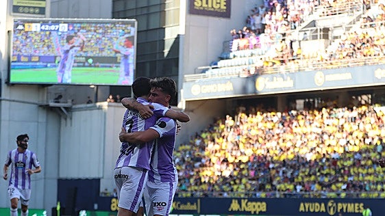 El Real Valladolid celebra un punto tras exponerse a una ruleta rusa en Cádiz