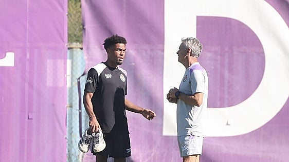 Escribá mima a Ponceau para que guíe al equipo y dé un paso al frente