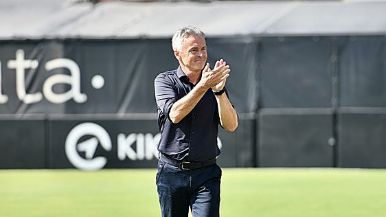 Escribá: «No echamos al equipo atrás, nos empataron en situaciones de barullo»