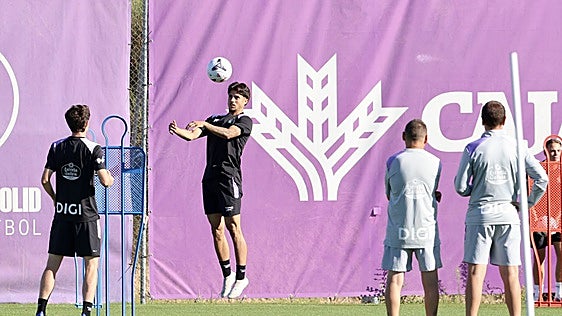 El canterano Isma Díaz, novedad en el entrenamiento del Real Valladolid