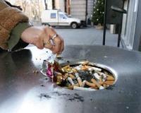 Los trabajadores fumadores perderán casi un mes al año por salir a la calle