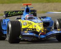 Fernando Alonso se adapta a la perfección al nuevo R26 y a los nuevos motores V8
